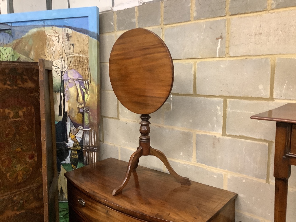 A Victorian mahogany circular tilt top tea table, 53cm diameter, height 70cm